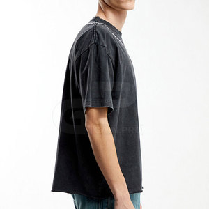 Camiseta Moderna de Corte Recto para Hombre, Diseñada con Hombros Caídos Relajados y un Estilo Urbano Minimalista - Product Image 3