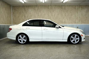 Mercedes-Benz C 300 Sport 4MATIC 2010 / Disponible para la Venta con Bajo Kilometraje, Motor de Gasolina, Auto Usado en Excelentes Condiciones, Sin Accidentes - Product Image 3