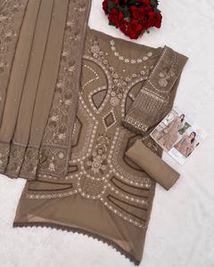 Traje de Diseñador Pakistaní con Bordado de Lentejuelas para Eid o Festividades y Eventos Especiales, Proveedor Indio, para Compras al por Mayor - Product Image 3