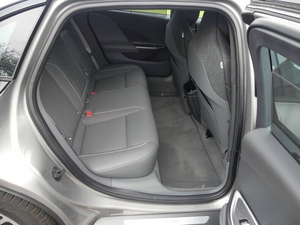 Sedán Eléctrico de Lujo 2025-2026, Batería de 50-70 kWh, Motor Dual de 150-200 kW, Transmisión Automática, Autonomía NEDC de 601-700 km - Product Image 3