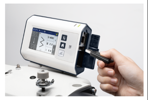 Machine à coudre entièrement automatique sans huile pour la création de motifs DIY, tête rotative à 360°, construction en acier, poignée en plastique, garantie 3 ans - Product Image 5