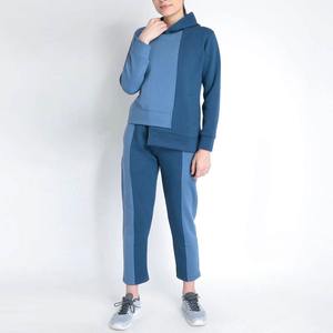 Nouvel Arrivage Survêtement Femme en Polyester/Coton Personnalisé Décontracté à Capuche Respirant Imprimé Léger Couleur Unie - Product Image 1