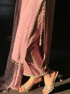 Faites briller votre journée avec notre salwar kameez dupatta au design tendance et de qualité supérieure, disponible en grandes tailles à prix de gros. - Product Image 5