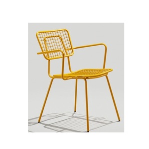 Chaise moderne empilable de haute qualité pour hôtel restaurant bar café en plein air mariage solide tige acier vente en gros fil métallique doré - Product Image 3