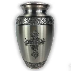 2025 Cruz religiosa diseño grabado urnas funerarias para cenizas nuevo diseño hecho a mano urnas de Metal fabricante al por mayor - Product Image 1