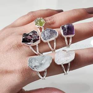 Anillo de Piedras Preciosas en Bruto para Mujer, Anillo de Plata de Ley 925 con Amatista Natural, Piedra Lunar y Labradorita - Product Image 5