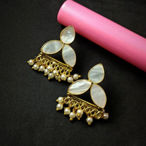 Vente en gros de boucles d'oreilles en plaqué or livrées avec des boucles d'oreilles artisanales en laiton plaqué or enveloppées dans du fil d'or 18 carats pour mariage - Product Image 1