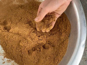 Écorce de Cassia de poudre de cannelle finement broyée du Vietnam pour la fabrication d'encens naturel à base de plantes - Product Image 2