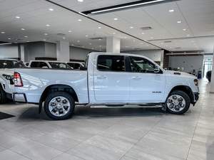 RAM 1500 BIG HORN 4X4 CREW CAB 2022 USADO, Volante a la Izquierda/Derecha - Product Image 2