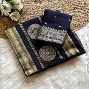 ผ้าซารีผู้หญิงแบบดั้งเดิม ยี่ห้อ VASTRA COTTAGE ผ้าวิสโคสเนื้อจอร์เจต์สีเงินทอง ปักด้วยด้ายซารีแบบจัคการ์ด ทออย่างประณีต พร้อมพัลลูสีสันสดใส ย้อมด้วยมือ - Product Image 4