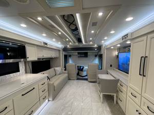 Camping-car Tiffin Phaeton d'occasion très économique 2022-2024, construction en acier/aluminium/plastique, intérieurs spacieux, 4-6 personnes - Product Image 3