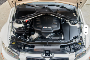 BMW M3 berline 2011 d'occasion, pack compétition, moteur V8, intérieur rouge renard, très bien équipée - Product Image 2