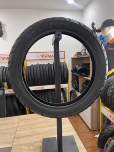 Neumático de Scooter K225 de Alto Agarre 120/70-12 90/90-12 80/90-14 80/90-16 Sin Cámara TL para Ciudad y Todo Tipo de Clima - Product Image 4