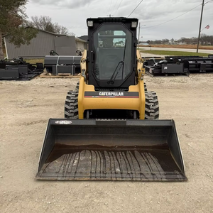 Minicargadora CAT 242B con Orugas de Goma, Pala, Precio Económico, Usada, con Horquillas para Paletas y Fresadora en Frío - Product Image 2