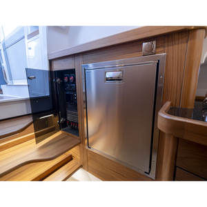 Barco Nimbus Commuter 11 (C11) X-Edition Premium - 12.4m de eslora, 3.46m de ancho, motor de gasolina intraborda, 2 camarotes, 4 camas, estilo profesional - Product Image 4