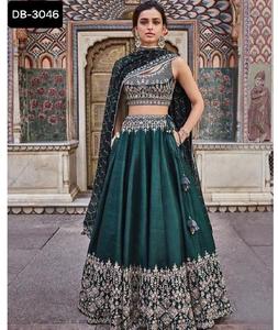 Soie de taffetas de créateur de style indien et pakistanais avec broderie Design Work Lehenga Choli avec Georgette Dupatta Set pour femme - Product Image 1