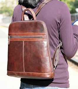 Sac à dos pour ordinateur portable vintage en cuir véritable marron, résistant à l'eau, grande capacité, pour femmes, bandoulière arquée, sac à dos fin pour la journée - Product Image 4