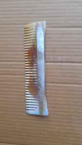 Peignes en corne africaine multicolores sur mesure, idéaux pour les studios de coiffure et les designers de coiffure pour la revente - Product Image 2