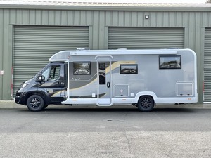 Autocaravana Usada Barata AUTOGRAPH, RV Blanca de Lujo, Euro 5, Capacidad para 4-6 Personas, Camping, Piso Acrílico, Familiar - Product Image 4