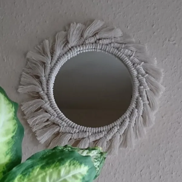 Miroir mural en macramé de forme ronde pour donner un nouveau look à votre salon et votre chambre