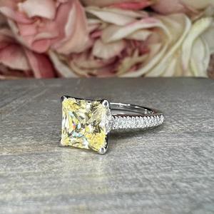 Anillo de compromiso de piedras preciosas de oro macizo de 14K canario amarillo princesa personalizado para mujer, Joyería de diamantes a precio mayorista - Product Image 4