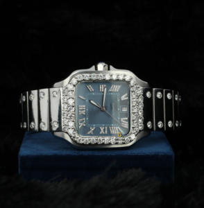 นาฬิกาฮิปฮอปประดับเพชรสำหรับผู้ชายดีไซน์หน้าปัดแบบกำหนดเองได้สีสดใสตัดเป็นพิเศษ - Product Image 1