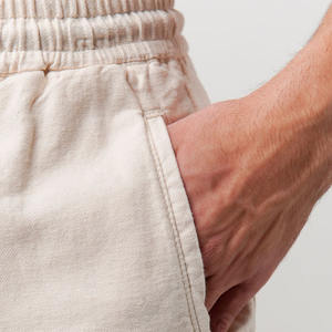 กางเกงขาสั้นผ้าฝ้ายสไตล์สตรีทสำหรับผู้ชายกางเกงขาสั้นผ้าคอตตอนแบบปรับแต่งได้ลายพื้นปิดเอวยางยืดทำจากปากีสถาน - Product Image 4