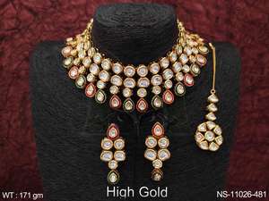 Ensemble de colliers ras du cou de bijoux Kundan de style chic plaqué or de créateur pour les fêtes - Product Image 5