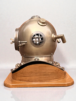 Casque de plongée vintage en laiton finition brune, objet décoratif |   Casque de plongée antique pour les profondeurs marines