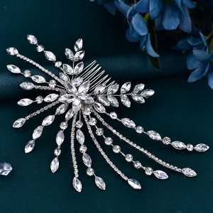 Peineta para el Cabello Bridella BHP557-S con Pedrería Plateada, Hecha a Mano, Cómoda, Ajuste Seguro, Decoración de Cabello Elegante para Novias y Damas de Honor - Product Image 1