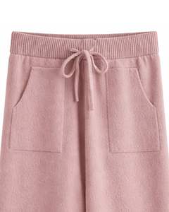 Ensemble de vêtements de détente d'hiver doux en deux pièces pour femmes, composé d'un pull en tricot surdimensionné et d'un pantalon large, en couleur rose blush - Product Image 6