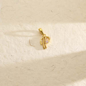 จี้รูปตัวอักษร P ประดับเพชรซิคอน ชุบทอง 24K รุ่น Polaris - Product Image 1
