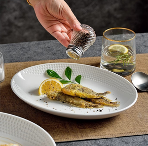 Assiette à poisson en céramique gaufrée de golf de qualité supérieure avec glaçure lisse pour servir des sushis et des occasions élégantes - Product Image 2