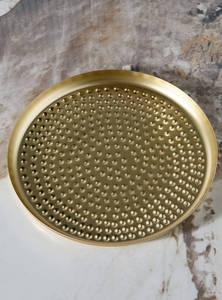 Plateau de service rond martelé en aluminium de qualité antique pour l'hôtel de restaurant de fête de mariage à la maison à un prix raisonnable - Product Image 3