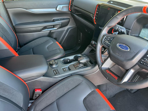 SUV de Doble Cabina Todoterreno 4x4 de Alto Rendimiento, Transmisión Automática, Volante a la Izquierda, Neumáticos Todoterreno R18, Suspensión Reforzada - Product Image 4