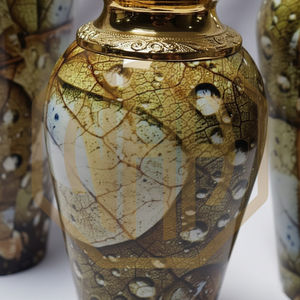 Vase en aluminium de qualité supérieure imprimé émaillé avec des motifs floraux bruns et un col en relief doré parfait pour un décor élégant - Product Image 5