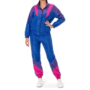 Ensemble de survêtement pour femmes imprimé par sublimation avec logo personnalisé, survêtement d'entraînement en coton et polyester imprimé intégral personnalisé - Product Image 1