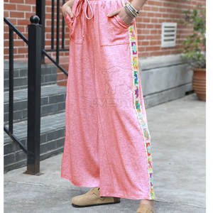 Pantalones Deportivos Bordados con Logotipo Personalizado para Mujer, con Textura Suave y Estilo Moderno - Product Image 3