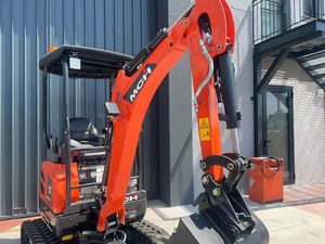 Envío Gratis: Mini Excavadora MCH U17 de 1.7 Toneladas, Excavadora Compacta Motorizada con Controles de Joystick y Tren de Rodaje Expandible - Product Image 5