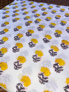 2025 Venta caliente amarillo gris indio Floral mano bloque impreso tela de algodón 100% transpirable para cortinas vestidos artesanía - Product Image 2