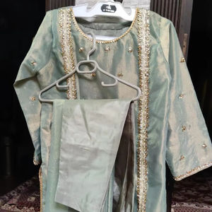 Dernières robes ethniques, meilleure qualité de robes, robes de soirée pour femmes, costumes, dernières tendances, costumes de mariage lourds avec broderies - Product Image 1