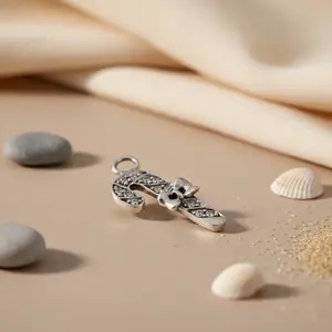 Colgante de Plata 925 con Diseño de Bastón de Caramelo, Chapado en Rodio, Joyería Navideña Vintage con Diamantes y Circonitas para Fiestas - Product Image 1