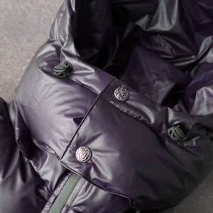 เสื้อแจ็คเก็ตพัฟเฟอร์กันลมแบบมีฮู้ดสำหรับฤดูหนาว น้ำหนักมาก เปลี่ยนสีตามอุณหภูมิ ผลิตตามแบบ OEM - Product Image 5