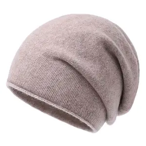 Есть теплые зимние вязаные шапки в стиле хип-хоп для мужчин и женщин, а также для девочек и женщин.
