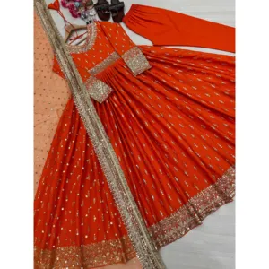 Ensemble robe et dupatta brodés à sequins pour femmes - Product Image 4