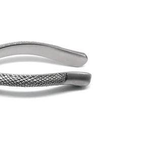 Pinzas de Extracción Manuales de Acero Inoxidable de Calidad Premium, Diseño Personalizado MEDZORA SURGICAL, Certificación CE Clase I, Empuñadura Moleteada, 5 Mandíbulas - Product Image 6