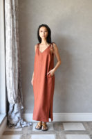 Vente en gros de robe d'été en lin personnalisable romantique robe d'été décontractée grande taille robe d'été midi naturelle sans manches vêtements teints en couleur unie