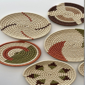 Assiettes murales décoratives en herbe de lune dans un design frappant d'étoile florale verte et rose, avec une boucle de suspension, disponibles en gros - Product Image 5