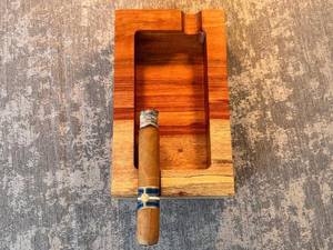 Cenicero Redondo de Madera Maciza |   Accesorio para Fumar Hecho a Mano en Madera para el Hogar, la Oficina y el Hotel - Product Image 5