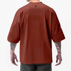 Camiseta deportiva de malla transpirable personalizada para hombres: absorbe la humedad y es cómoda para correr y entrenar - Product Image 6